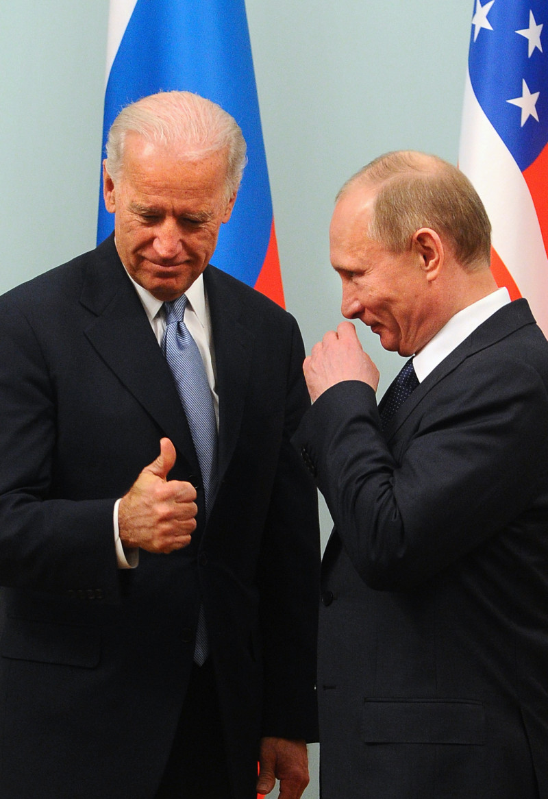 Joe Biden împreună cu Vladimir Putin, în 2011