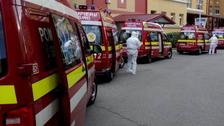Autospeciale SMURD în curtea spitalului Matei Balș.