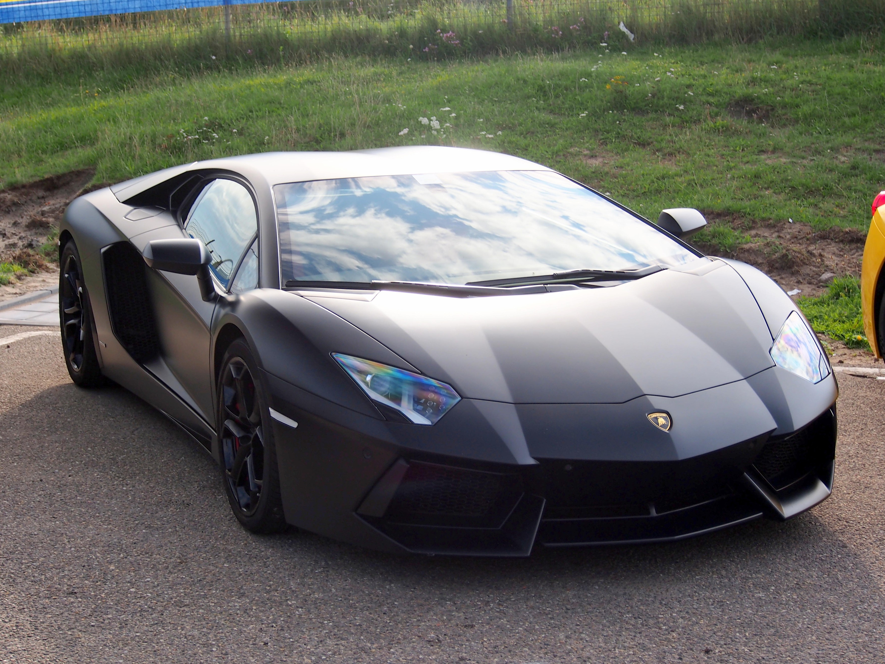 Statul român scoate la vânzare un Lamborghini Aventador