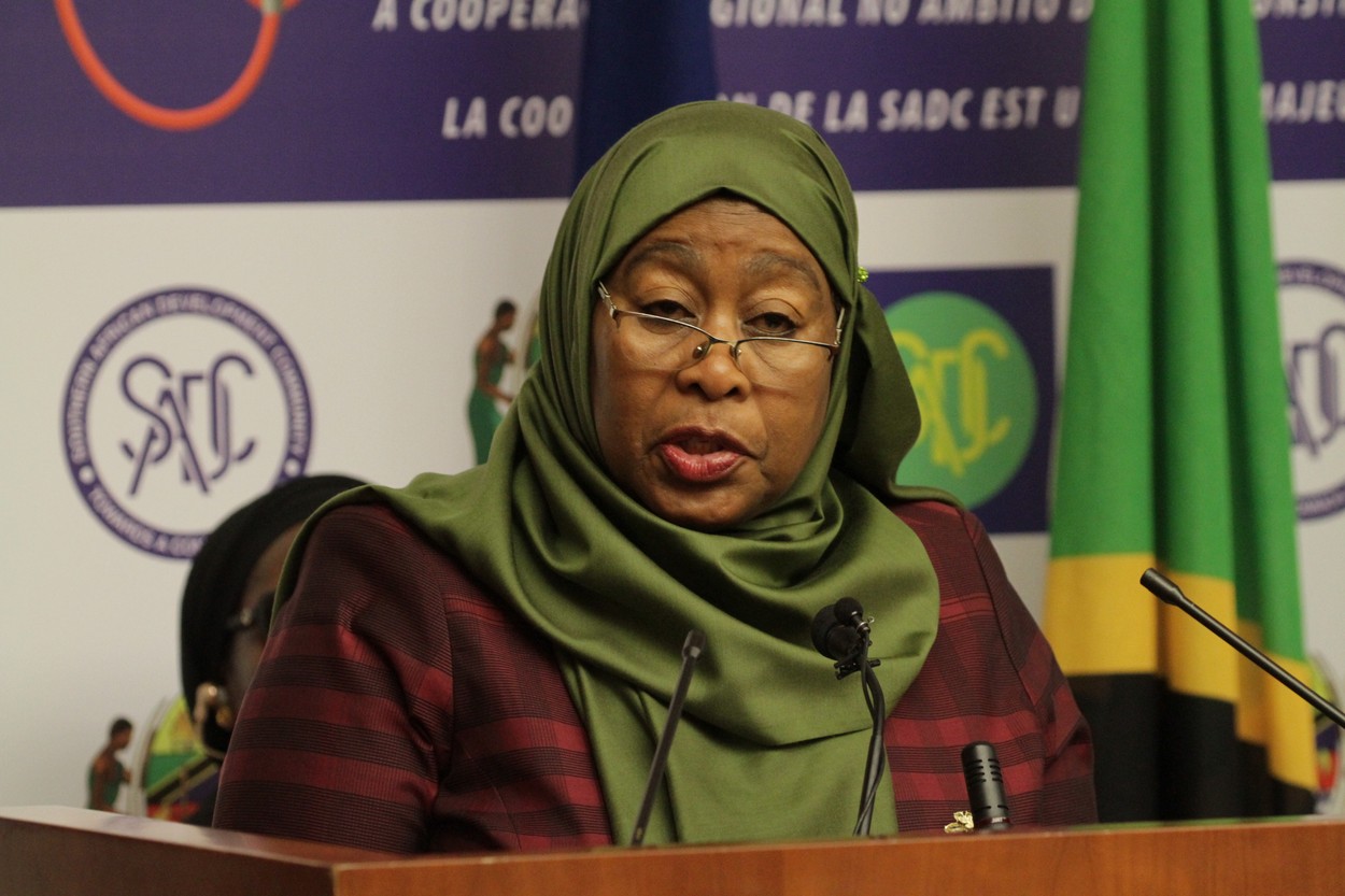 După moartea președintelui care a bagatelizat boala COVID, Tanzania este acum condusă de o femeie. Cine este Samia Suluhu Hassan