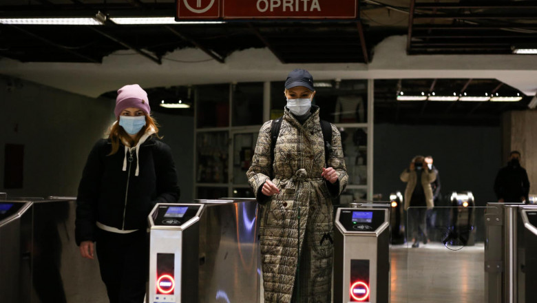 Ministrul Muncii, Raluca Turcan, la metrou în Vinerea Verde