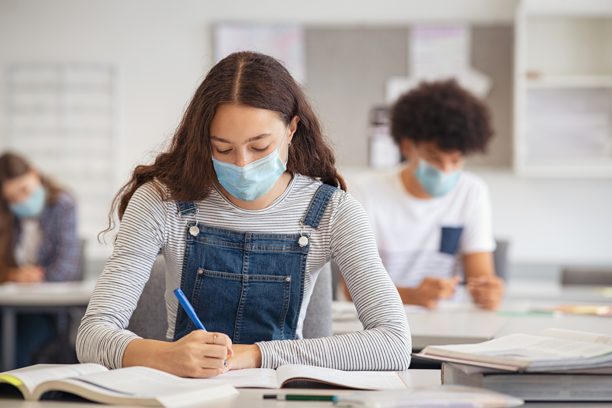 Simulare Evaluare Națională și Bacalaureat 2021. Examenele, reprogramate în localitățile aflate în carantină
