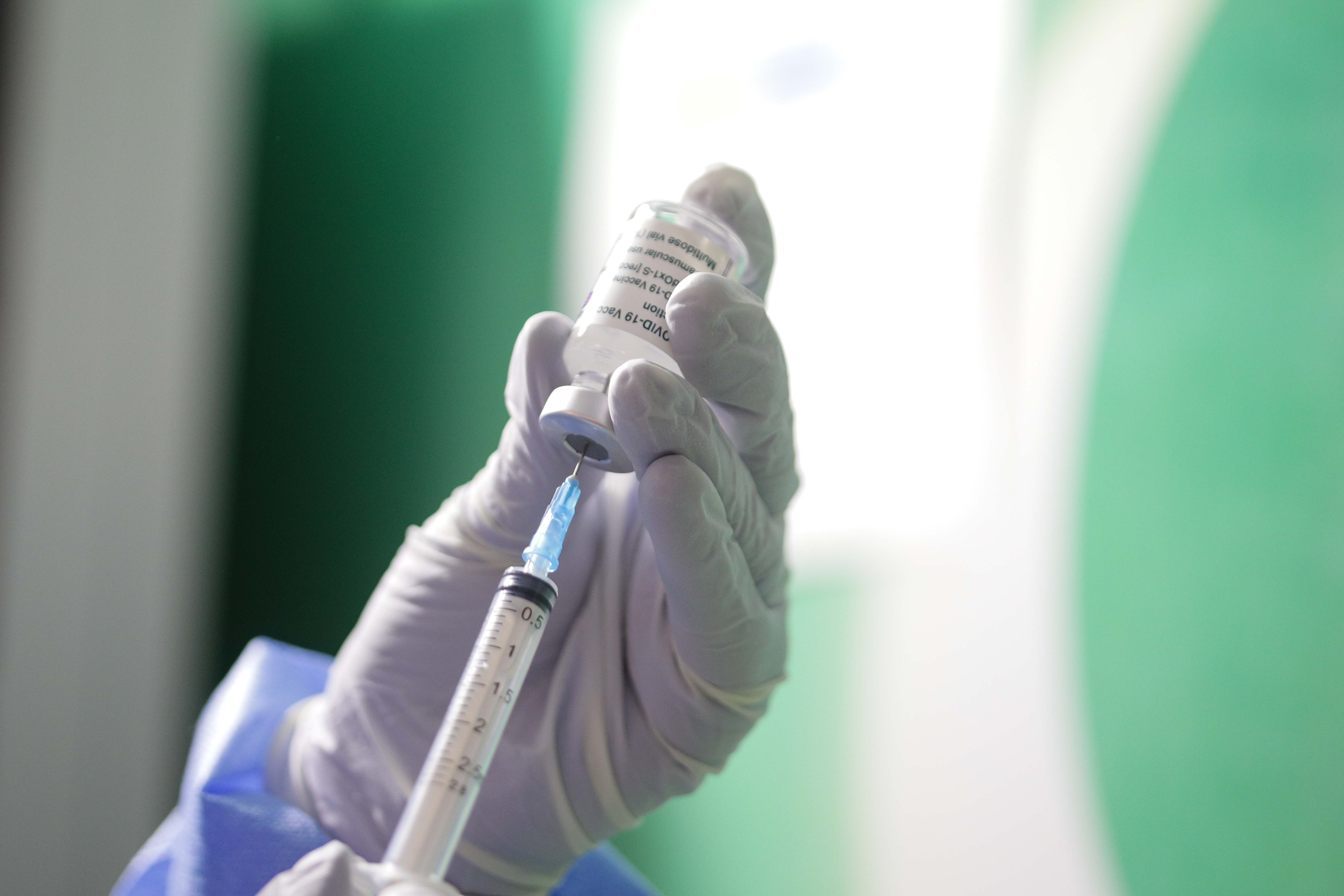Aproape 50.000 de persoane au fost vaccinate în ultimele 24 de ore. 243 au avut reacții adverse