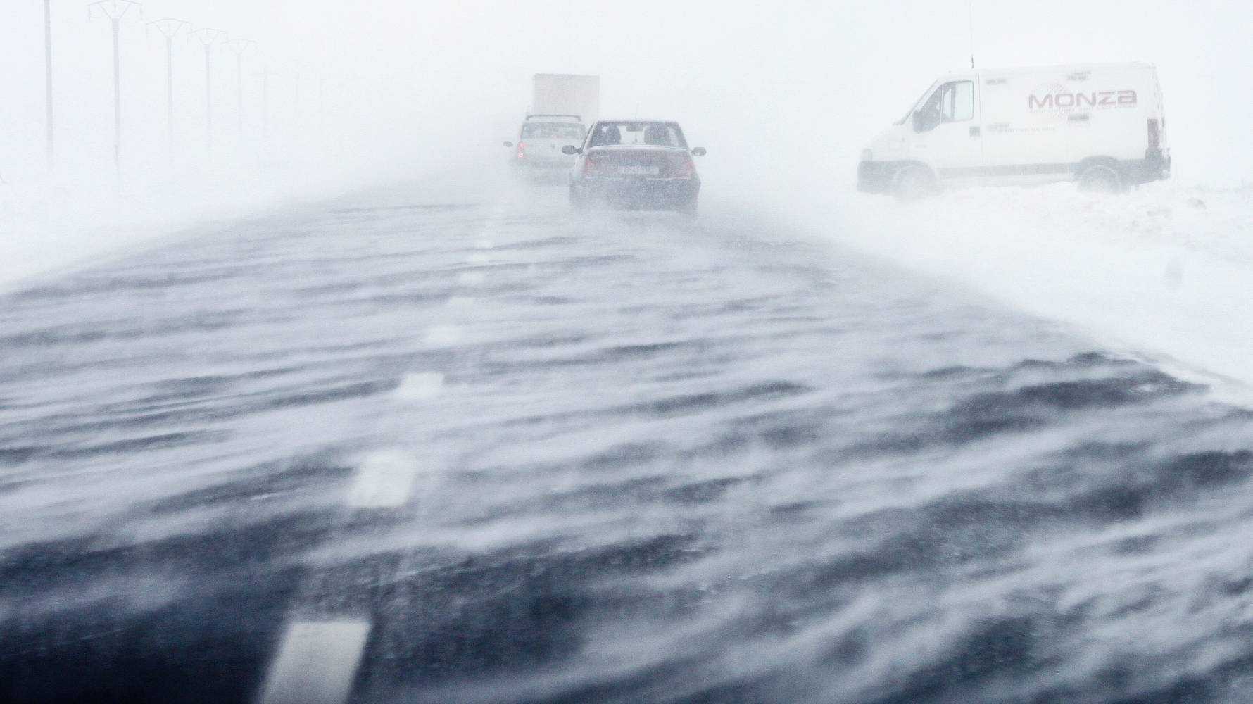 Cod roșu de viscol emis de meteorologi pentru această seară, în mai multe zone de munte