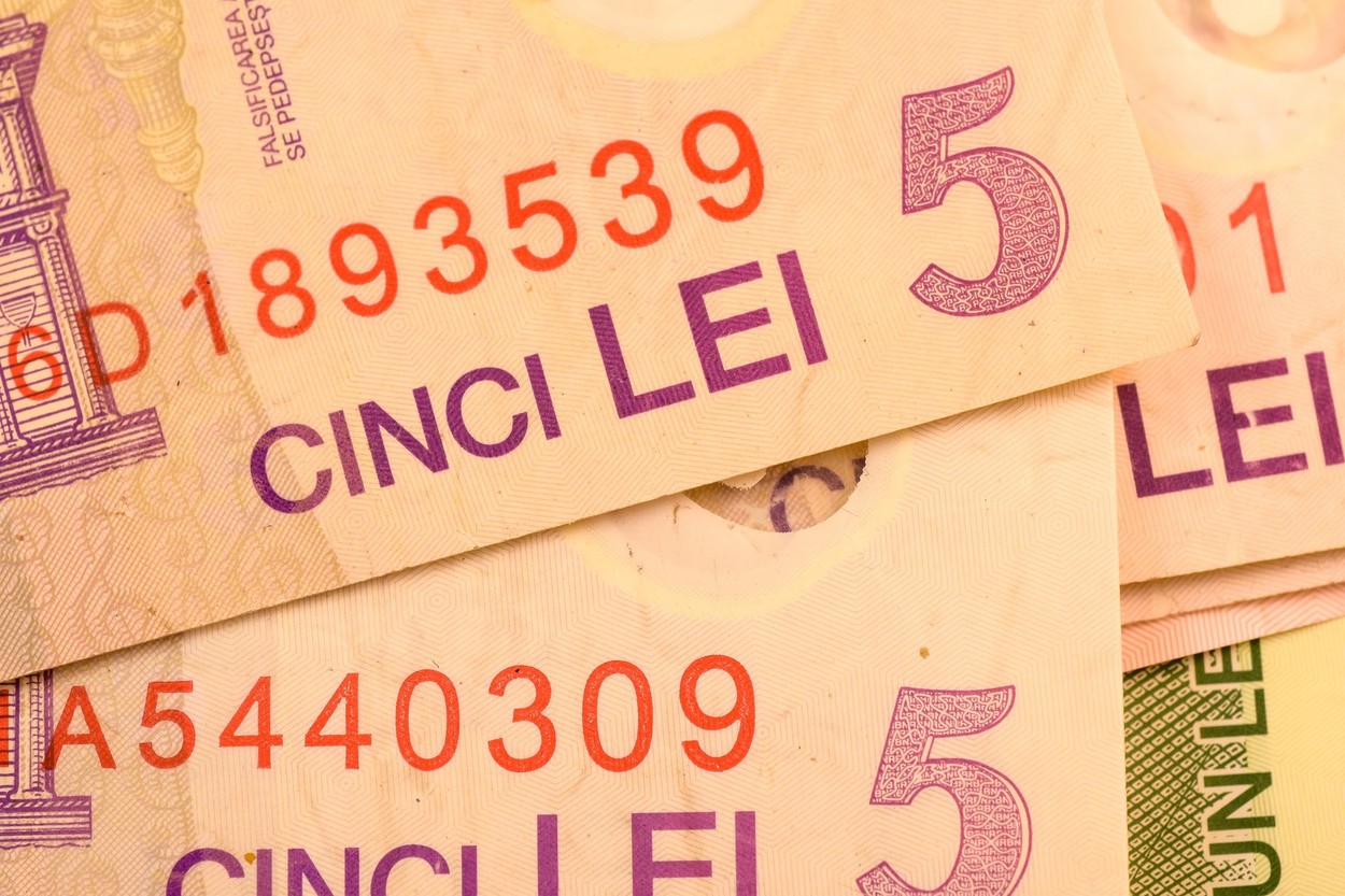 Va ajunge euro la 5 lei după recordurile consecutive de creștere? BNR: Previziunile analiștilor au rămas mereu simple previziuni