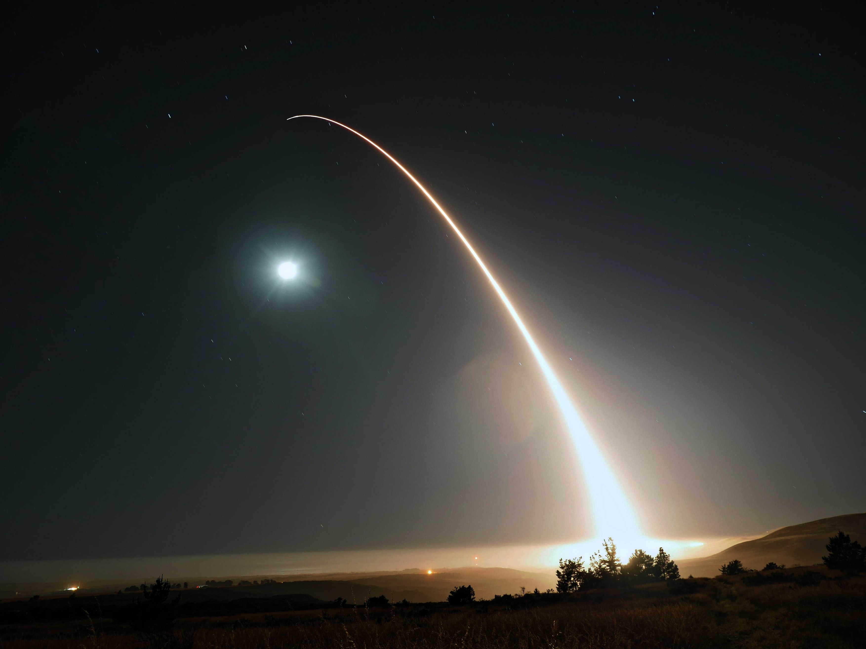 SUA vor să cheltuie 100 de miliarde de dolari pe o rachetă nucleară despre care experții spun că e depășită