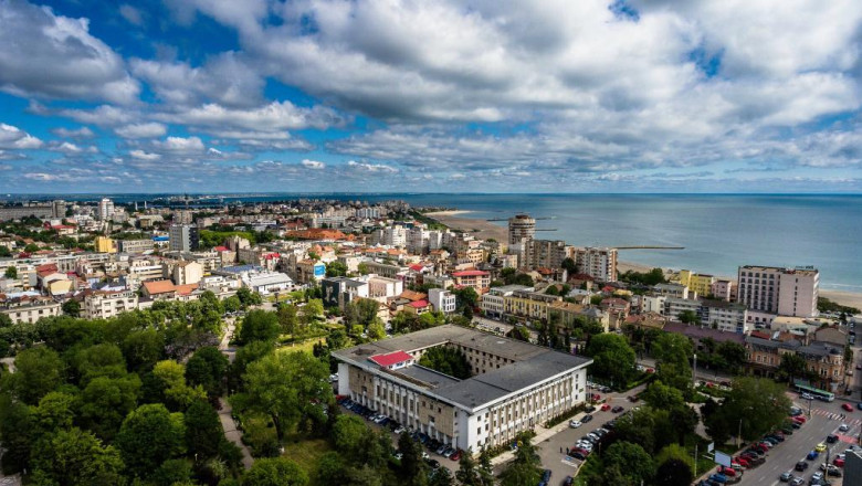 Constanța intră în scenariul roşu de miercuri noaptea. Se închid restaurantele, barurile și sălile de jocuri de noroc
