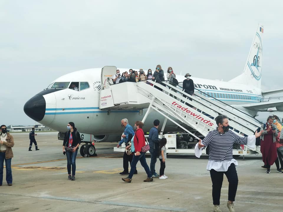 VIDEO. Sosirea unei aeronave TAROM cu turiști români a fost subiect de „breaking news” în Kenya