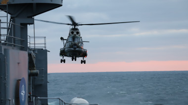 elicopter puma naval la cautarile din marea neagra.
