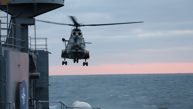 elicopter puma naval la cautarile din marea neagra.