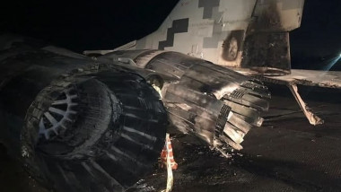 Avion mig-29 din ucraina distrus dupa ce un ofiter a intrat cu masina in el.