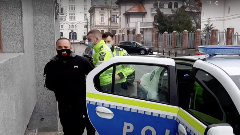 dump support Compress Urmărire ca-n filme pe străzile Bucureștiului. Polițiștii au reținut un  bărbat înarmat și fără permis de conducere VIDEO | Digi24