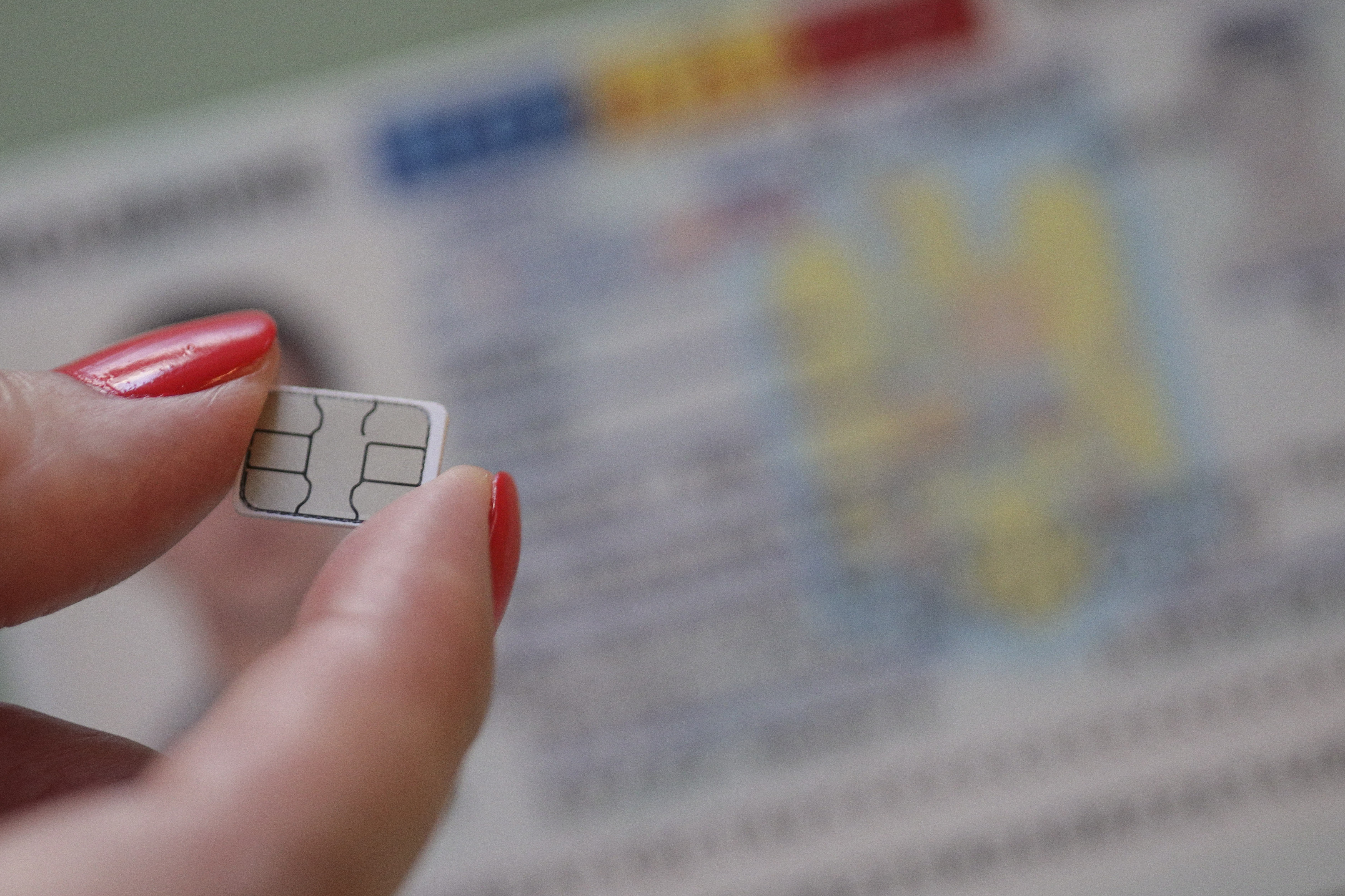 România ratează digitalizarea prin buletinele electronice. Milioane de români nu le vor mai primi gratuit. De ce s-a ajuns aici