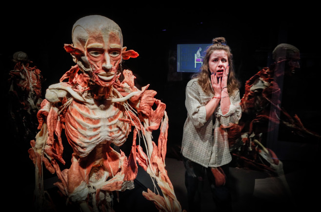Expoziţia de cadavre umane „Body Worlds” în Moscova