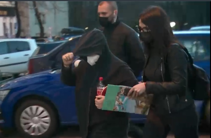 O femeie a povestit experiența traumatizantă din cabinetul unor falși dentiști: M-am dus pentru aparat dentar. Tremur când îmi amintesc