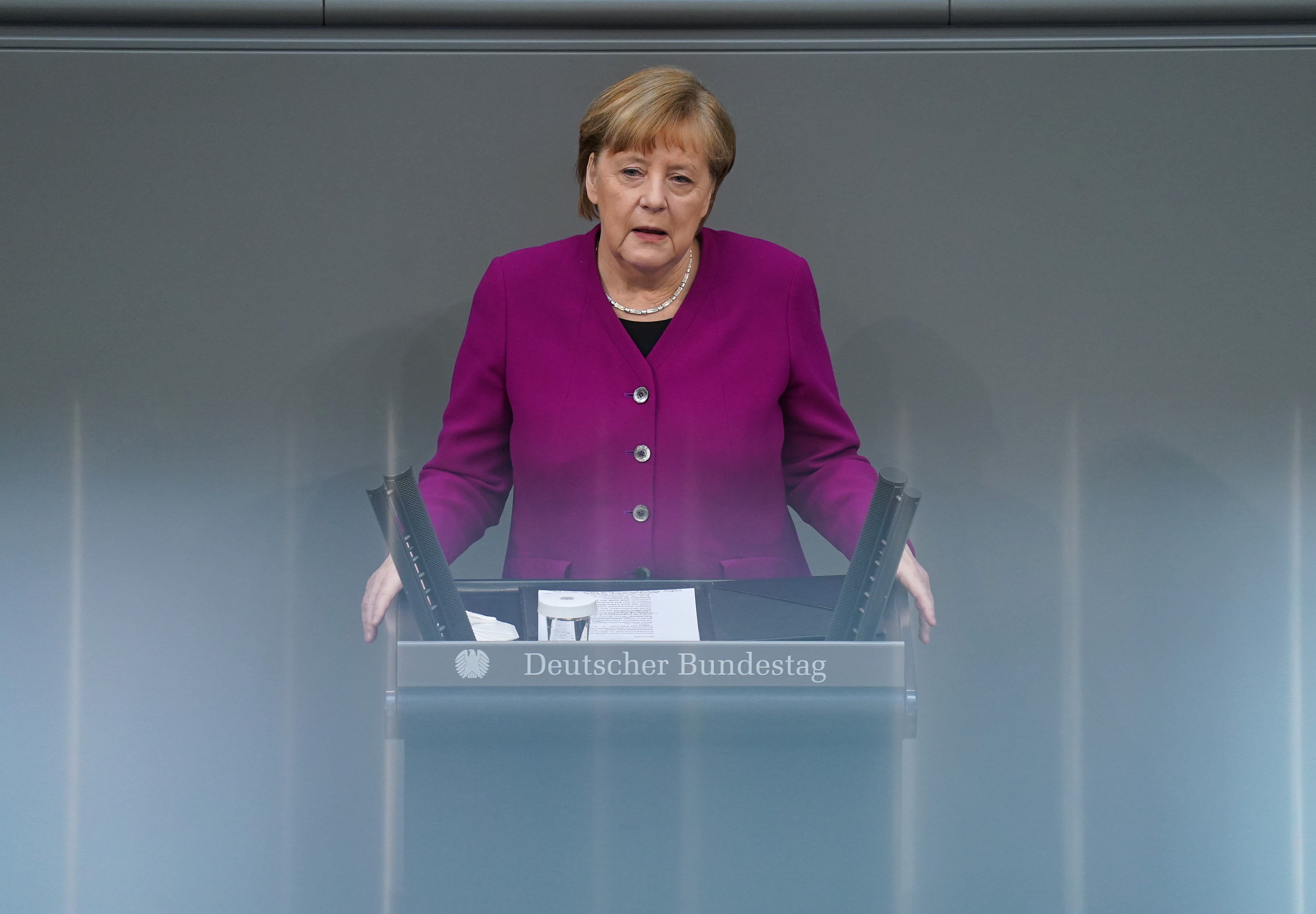 Merkel: Premisa este că virusul ne va ține ocupați mult timp. UE are nevoie de o capacitate mai mare de producţie a vaccinurilor