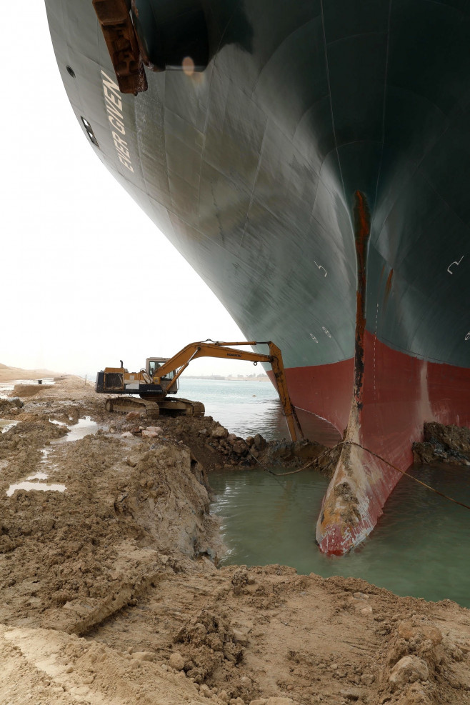 Suez Canal navigation is temporarily suspended