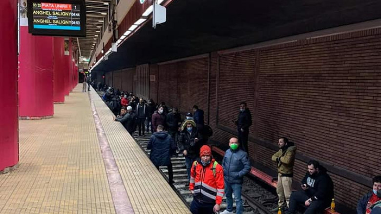 sindicalistii au blocat sinele de metrrou
