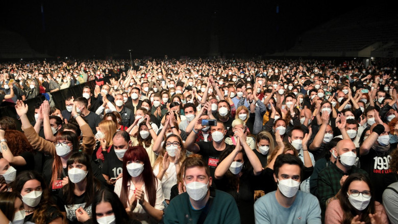 5.000 de oameni au participat la un concert rock în Barcelona, în plină pandemie.