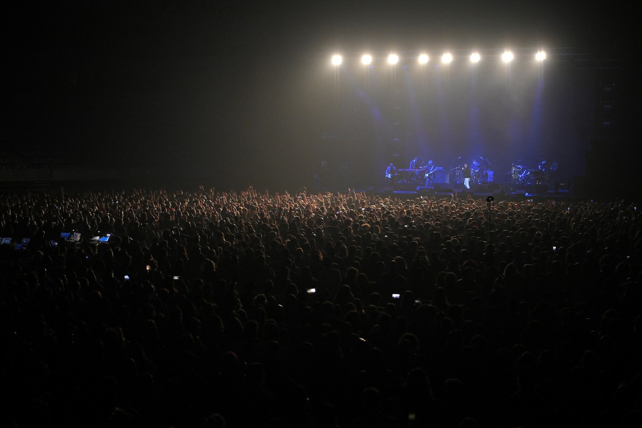 5.000 de oameni au participat la un concert rock în Barcelona, în plină pandemie.