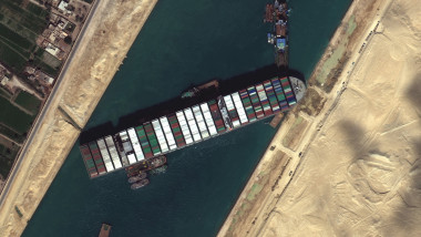 Nava Ever Given care blochează canalul Suez, imagine din satelit