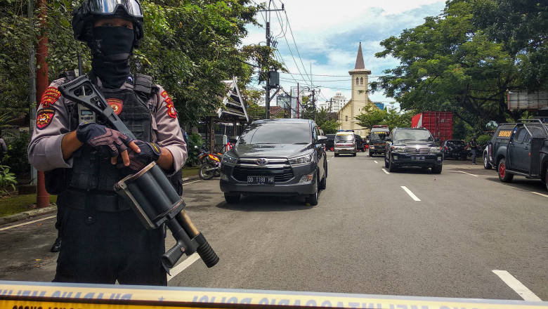 atac sinucigaş cu bomba la o catedrală catolică din Indonezia