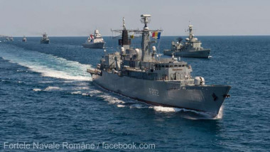 Nave de luptă într-un exercițiu NATO pe Marea Neagră.
