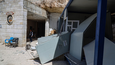 intrarea in spitalul din atareb, siria, bombardata
