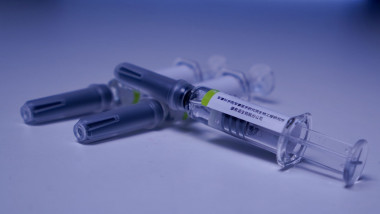 seringa si doze de vaccin chinezesc