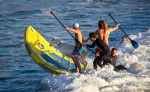 Surfing cu capre, pe o plajă din California