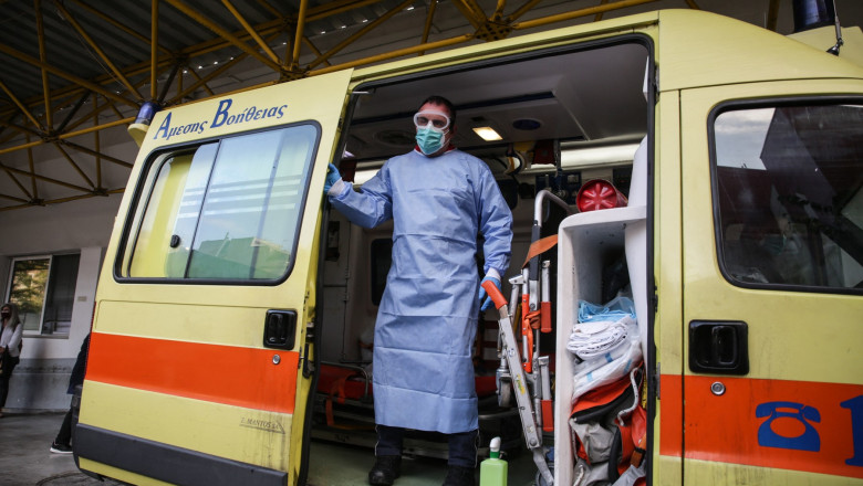 medic grec în ambulanță