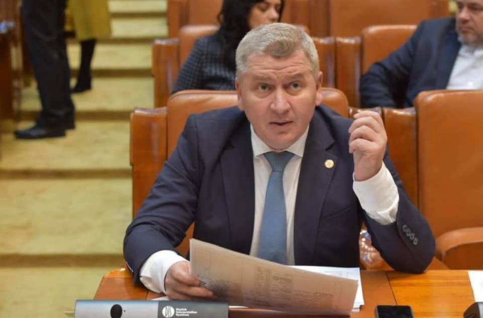 Fostul ministru Florin Roman spune că universitatea care i-a eliberat diploma de masterat infirmă acuzațiile de plagiat împotriva sa