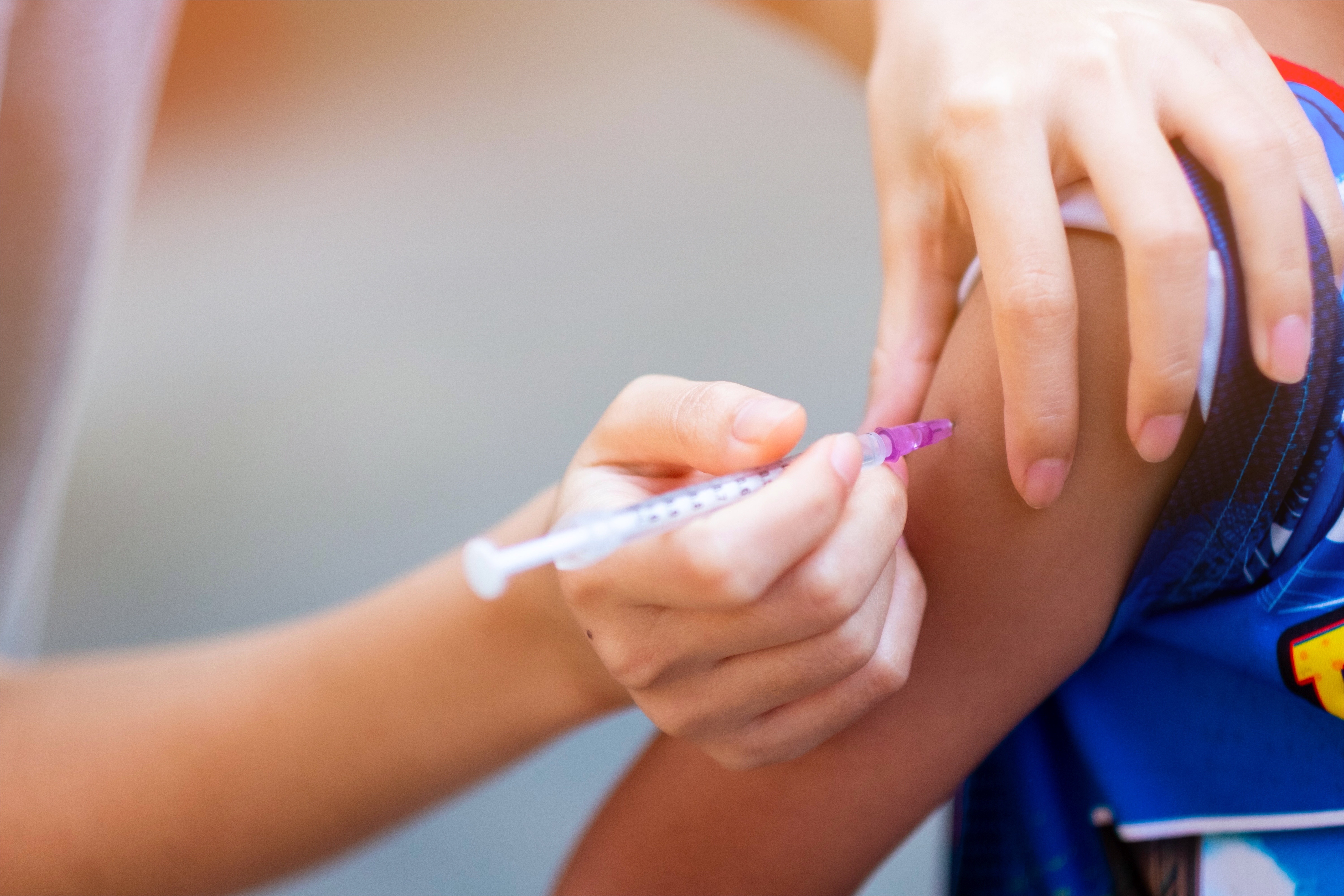 Maraton de vaccinare pentru copii de 1 iunie. Gheorghiță: Dacă vom avea autorizarea și pentru cei de 12-15 ani îi avem în plan și pe ei