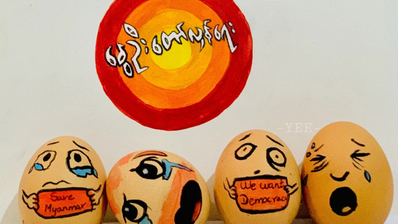 patru ouă de paște desenate cu mesaje de protest anti junta militară