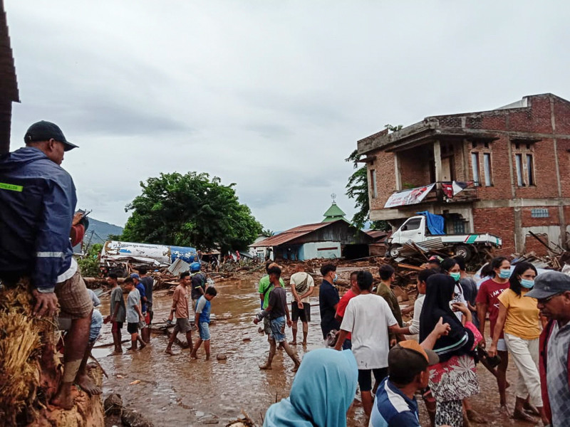 Inundatii in indonezia