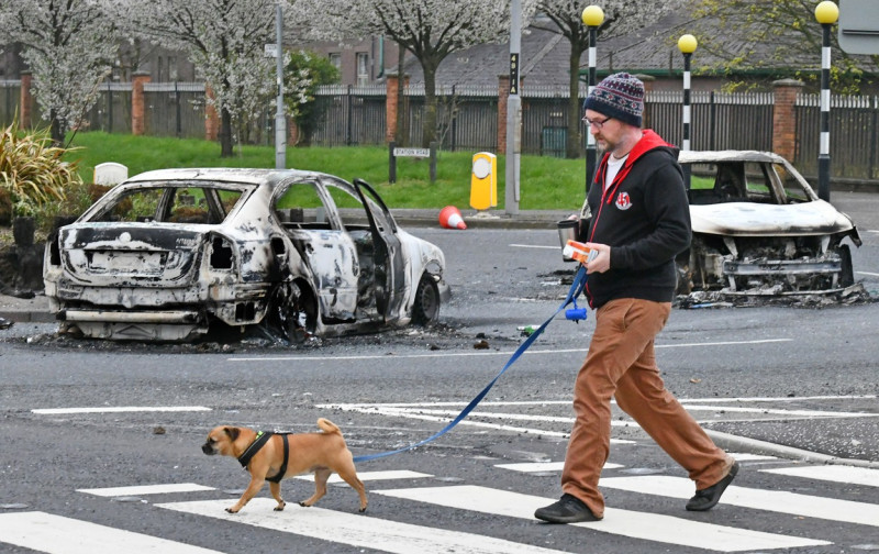 masini incendiate pe strada
