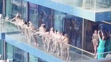 Arestări în Dubai după ce mai multe femei au pozat goale la balcon