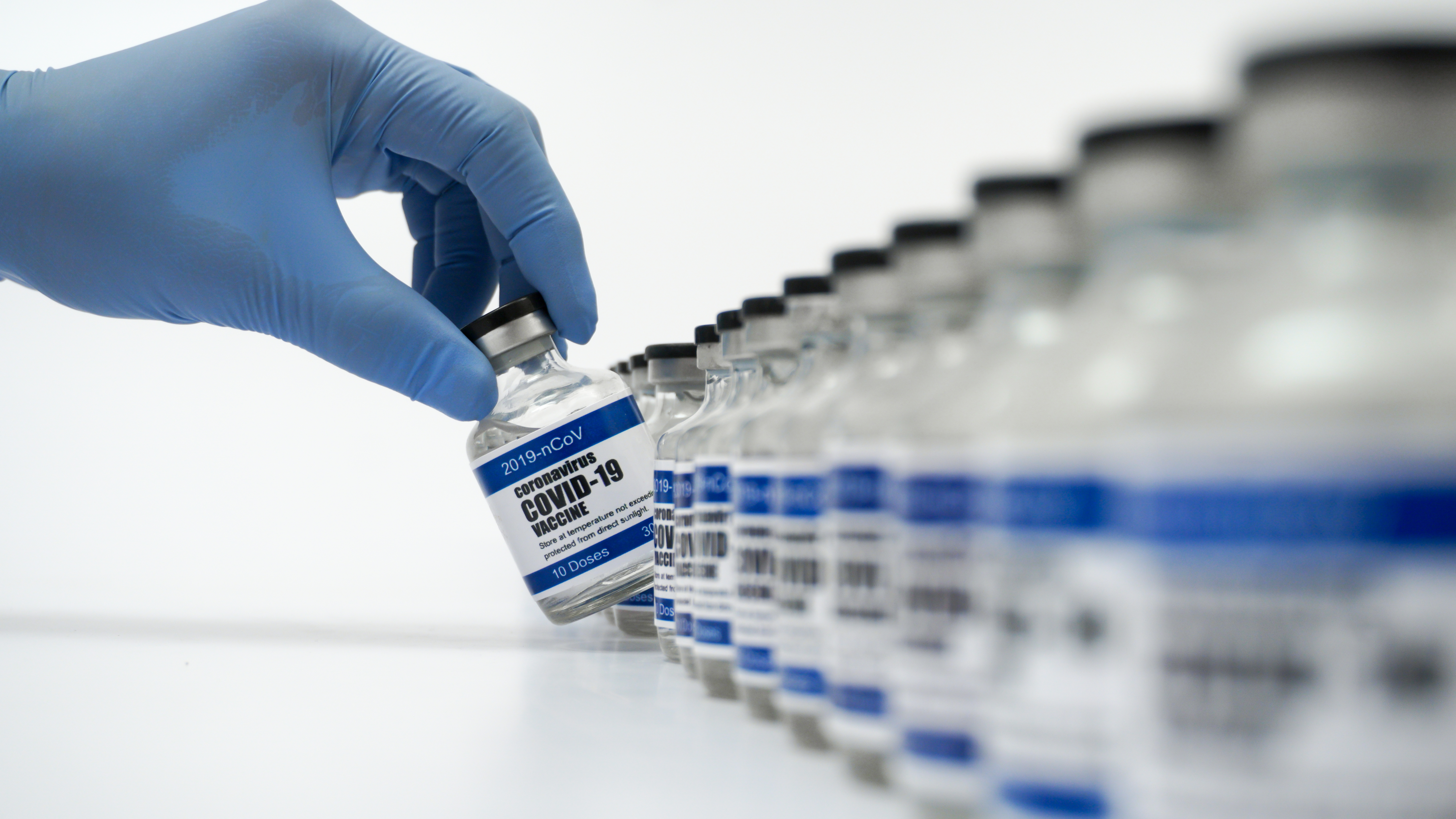 Ministrul sănătății: Alte țări au rata vaccinării de 80% și au ridicat restricțiile. Noi vrem o țară ca afară, dar nu facem nimic