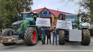 Fermierii din mai multe orașe au protestat cu tractoarele.