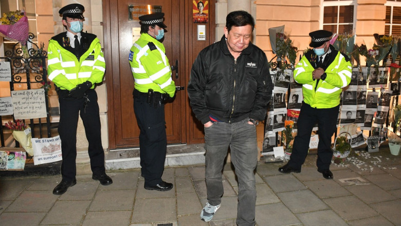 Ambasadorul Myanmar la Londra, Kyaw Zwar Minn, a fost încuiat pe dinafară