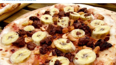 postare cu o pizza pe contul de fb al ambasadei suediei la bucuresti