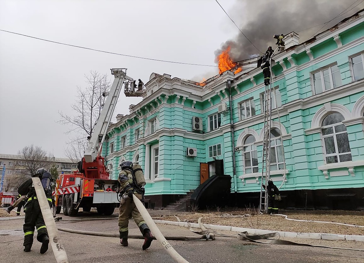 8 chirurgi ruși au continuat operația pe cord deschis în timpul unui incendiu