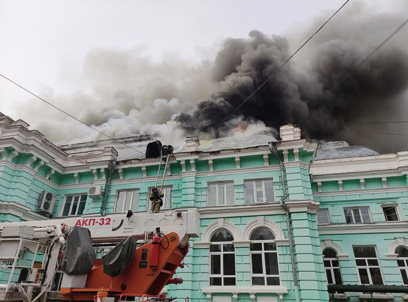 8 chirurgi ruși au continuat operația pe cord deschis în timpul unui incendiu