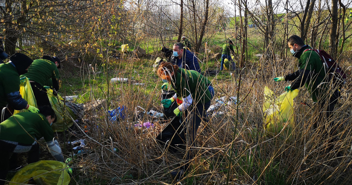 Acțiune de curățenie pe Lacul Morii. 5.000 de saci de gunoi strânși de sute de voluntari|EpicNews