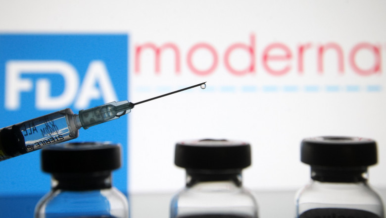 doze de vaccin moderna si o seringa