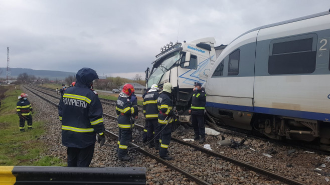 accident camion tren sursa ISU Vaslui 150421 (7)