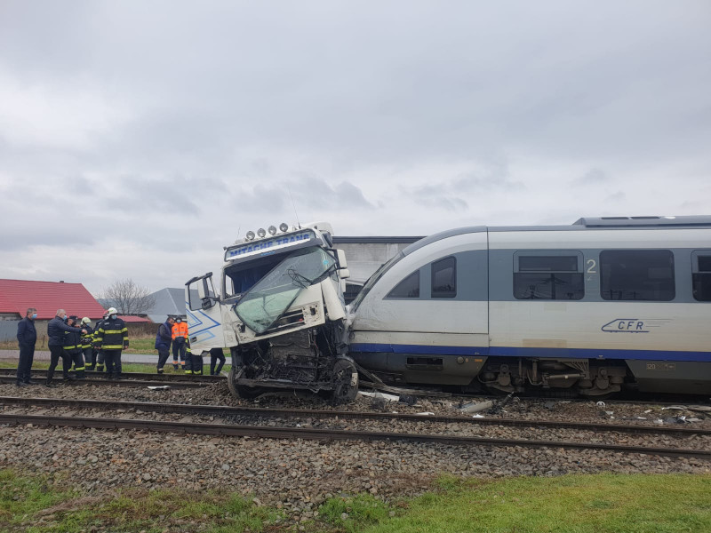 accident camion tren sursa ISU Vaslui 150421 (10)