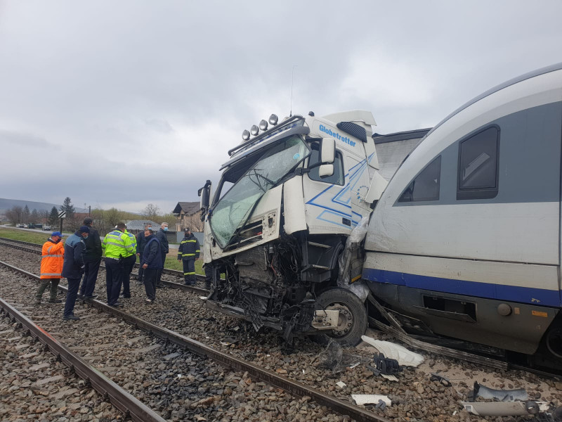 accident camion tren sursa ISU Vaslui 150421 (11)