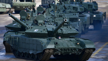 tancuri rusesti se pregatesc pentru parada de 9 mai