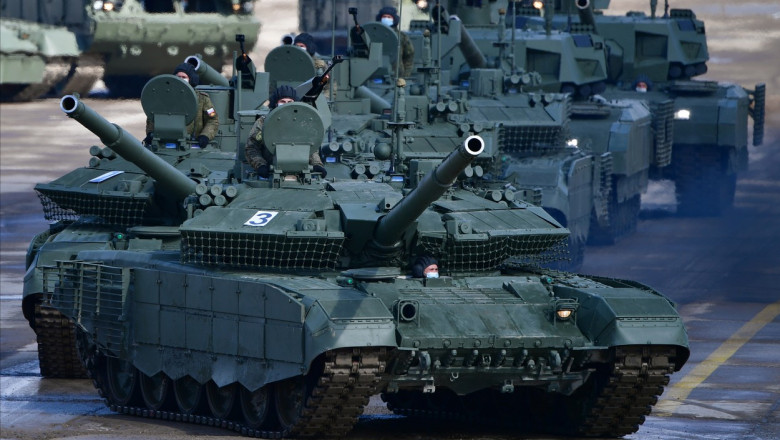 tancuri rusesti se pregatesc pentru parada de 9 mai
